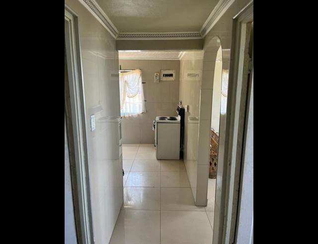 2 BEDROOM HOUSE FOR SALE IN KWANDENGEZI